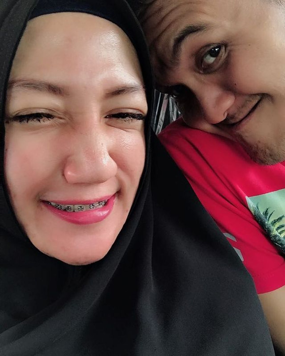 Caisar YKS dan sang istri Almaratu Intan jarang tersorot kini jadi perbincangan publik karena diisukan cerai&period; Yuk&comma; intip potret mereka&excl;