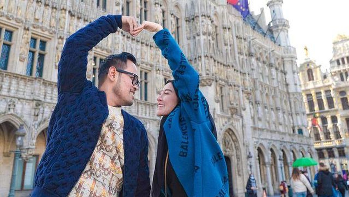 Gilang dan Shandy jadi sorotan usai klaim Paris Fashion Week&comma; kini dikabarkan pernah jadi tersangka&period; Yuk&comma; intip potret mereka liburan&excl;