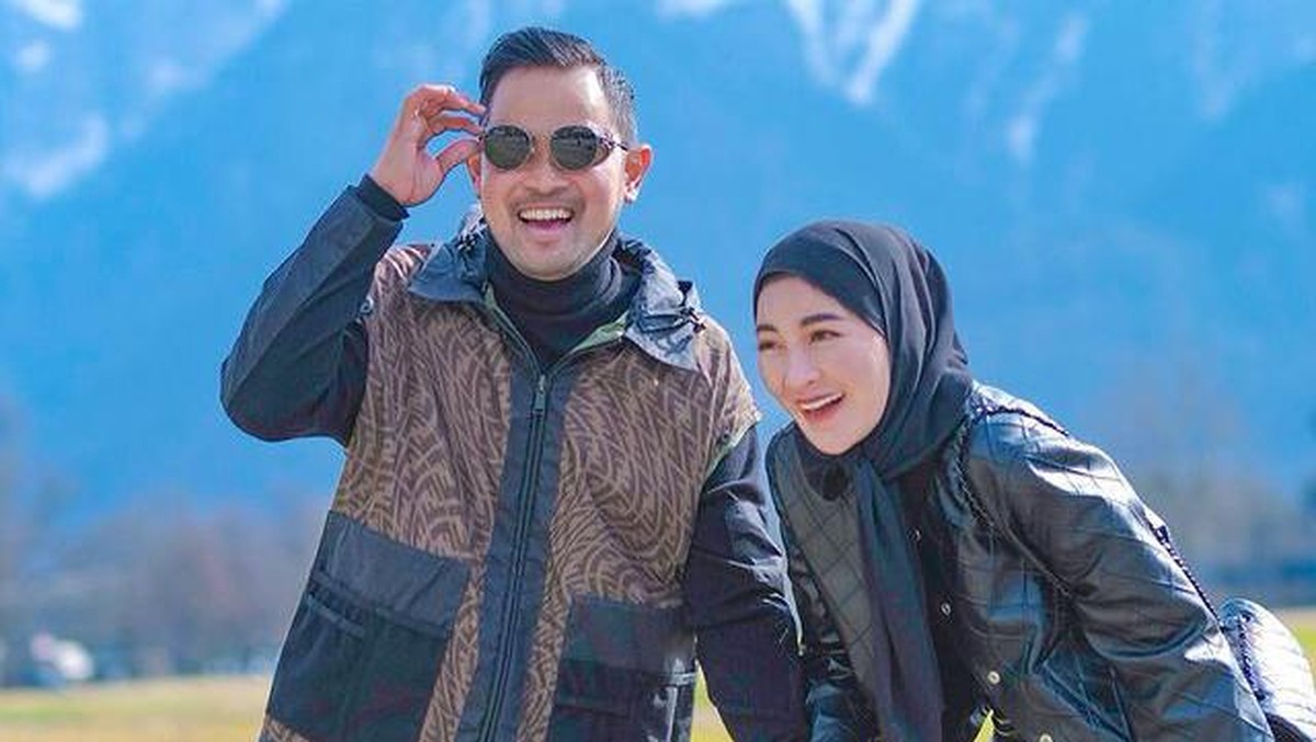 Gilang dan Shandy jadi sorotan usai klaim Paris Fashion Week&comma; kini dikabarkan pernah jadi tersangka&period; Yuk&comma; intip potret mereka liburan&excl;