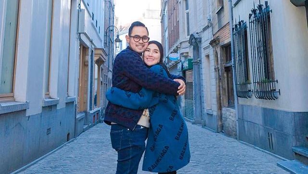 Gilang dan Shandy jadi sorotan usai klaim Paris Fashion Week&comma; kini dikabarkan pernah jadi tersangka&period; Yuk&comma; intip potret mereka liburan&excl;