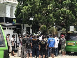 Protes soal Trayek, Sopir Angkot Sukabumi Demo di Gedung Dewan