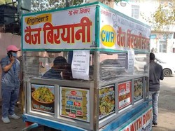 Dua Insinyur Ini Berhenti Kerja, Pilih Jualan Nasi Biryani di Pinggir Jalan