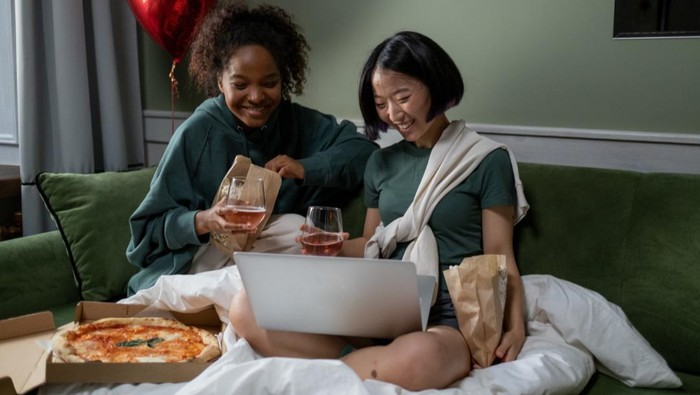 Ternyata Ini 3 Alasan Orang Senang Menonton Film yang Sama Berulang Kali, Termasuk Kamu?