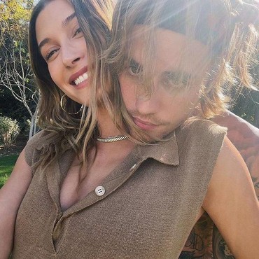 Hailey Terserang Stroke, Intip 8 Potret Bucin Justin Bieber & Sang Istri
