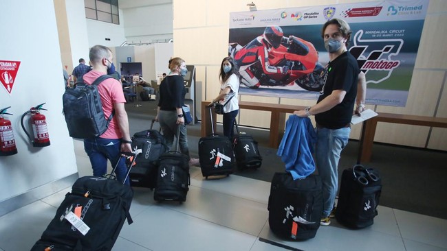 Kru MotoGP Mandalika 2022 untuk balapan di Sirkuit Mandalika, Kabupaten Lombok Tengah, Nusa Tenggara Barat, mulai berdatangan.