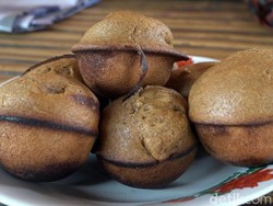 Lembutnya Kue Bolu Paranggi Khas Suku Mandar