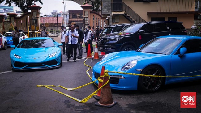 Mulai dari rumah, mobil dan motor mewah, hingga baju serta celana disita Bareskrim Polri untuk kepentingan proses hukum.