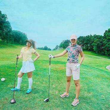 Pandemi Bikin Luna Maya & Ayu Dewi Hobi Main Golf