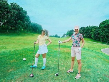Pandemi Bikin Luna Maya & Ayu Dewi Hobi Main Golf