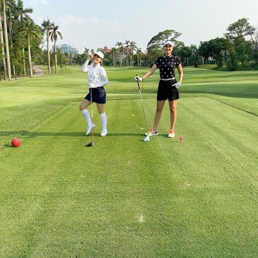 Potret Gelang bak Benang Luna Maya dan Ayu Dewi dari Nagita Harganya Bikin Melogo