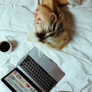 6 Makanan dan Minuman Ini Bisa Bantu Perbaiki Pola Tidur Biar Kembali Normal