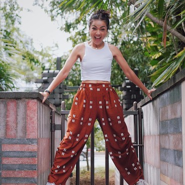 Cedera Usai Jatuh dari Sepeda, Nirina Zubir Harus Istirahatkan Bahu Kanan