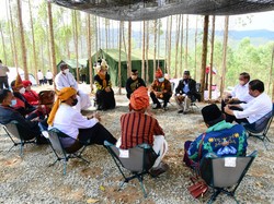 Jokowi Bertemu dengan Tokoh Adat Bahas Pengembangan SDM di IKN