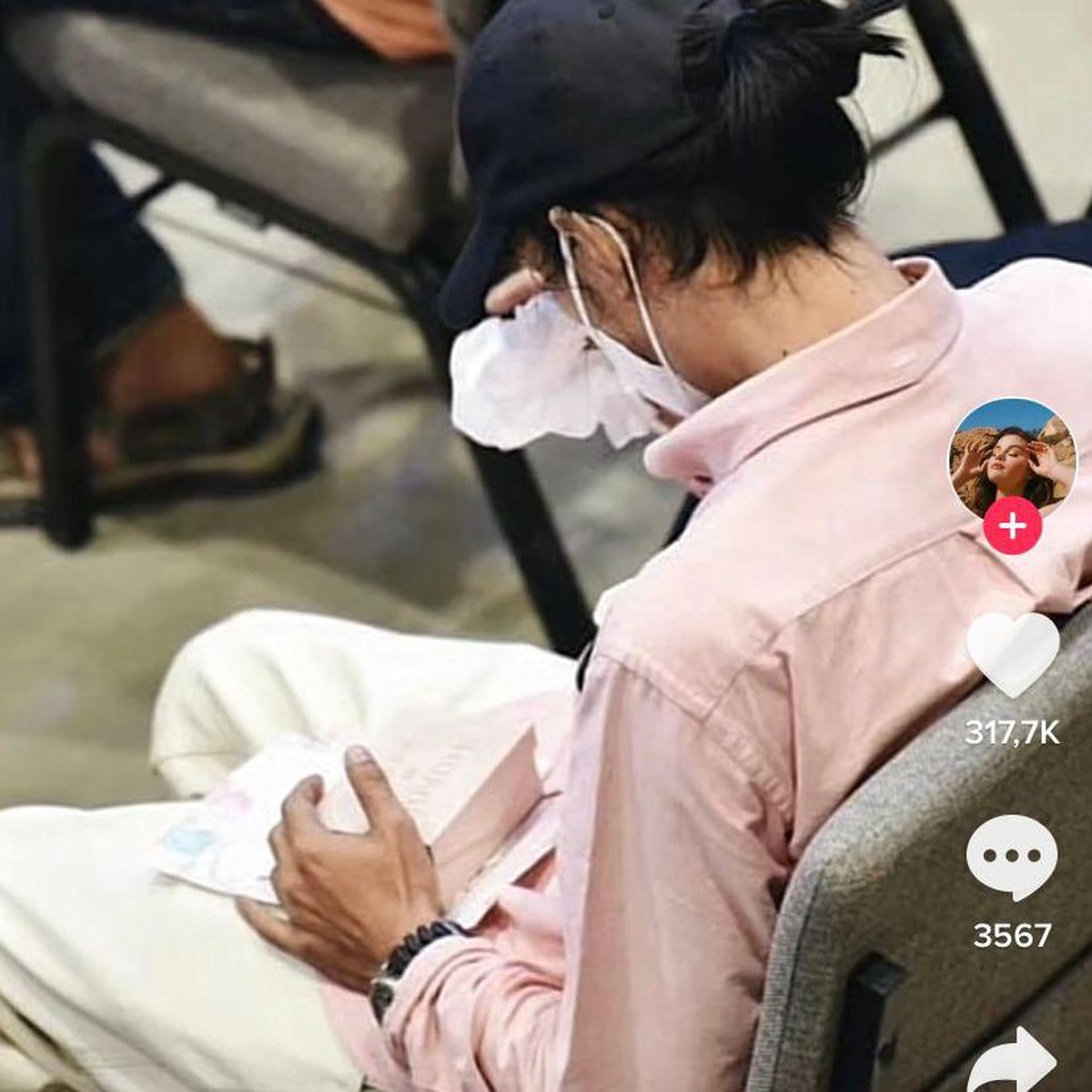 Prosesi pemakaman aktris cantik Thailand&comma; Tangmo Nida yang meninggal di sungai Chao Praya diiringi isak tangis&period; Yuk&comma; intip momennya&excl;