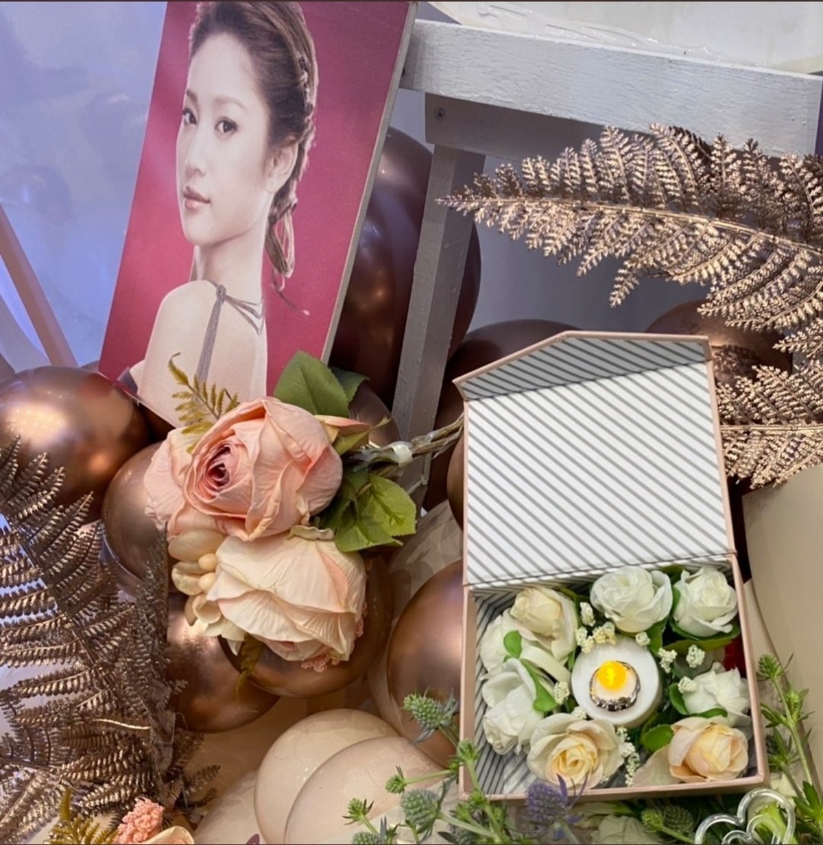 Prosesi pemakaman aktris cantik Thailand&comma; Tangmo Nida yang meninggal di sungai Chao Praya diiringi isak tangis&period; Yuk&comma; intip momennya&excl;