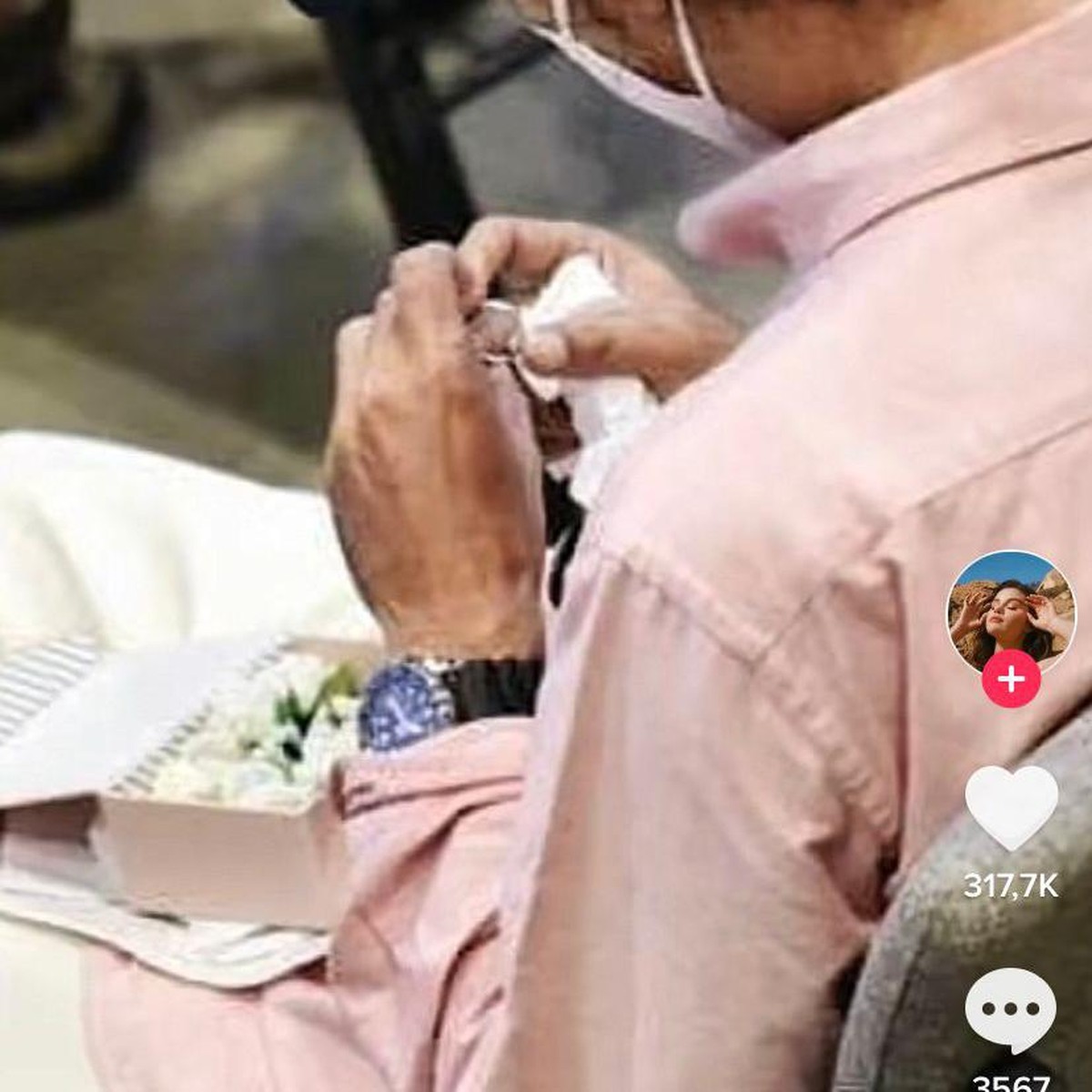 Prosesi pemakaman aktris cantik Thailand&comma; Tangmo Nida yang meninggal di sungai Chao Praya diiringi isak tangis&period; Yuk&comma; intip momennya&excl;