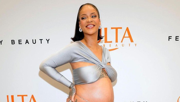 Pamerkan Baby Bump, Rihanna Dinilai Menginspirasi Karena Berikan Pesan Body Positivity Pamerkan Baby Bump, Rihanna Dinilai Menginspirasi Karena Berikan Pesan Body Positivity