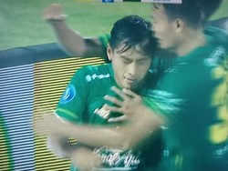 Gol.... Samsul Arif Jebol Gawang Barito Putera