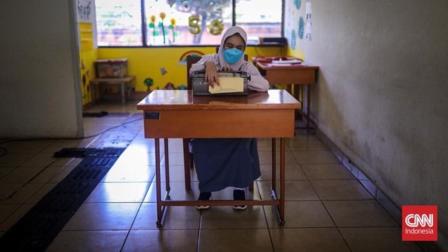 FOTO: Semangat Siswa SLB Hadapi Ujian Nasional