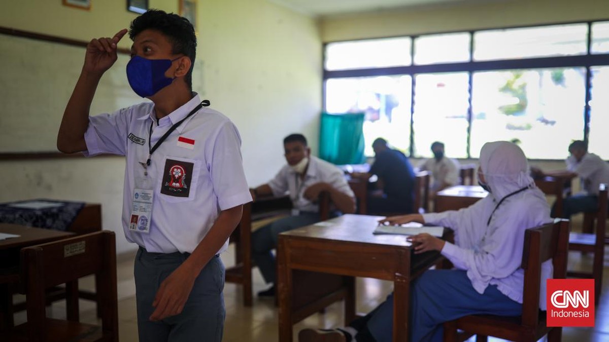 FOTO: Semangat Siswa SLB Hadapi Ujian Nasional