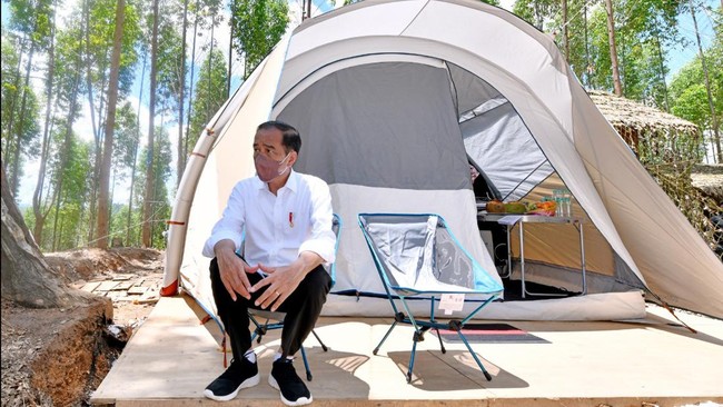 Pemerintah telah menyiapkan sarana kemping mewah alias glamour camping (glamping) untuk tempat menginap para peserta upacara HUT RI di IKN.