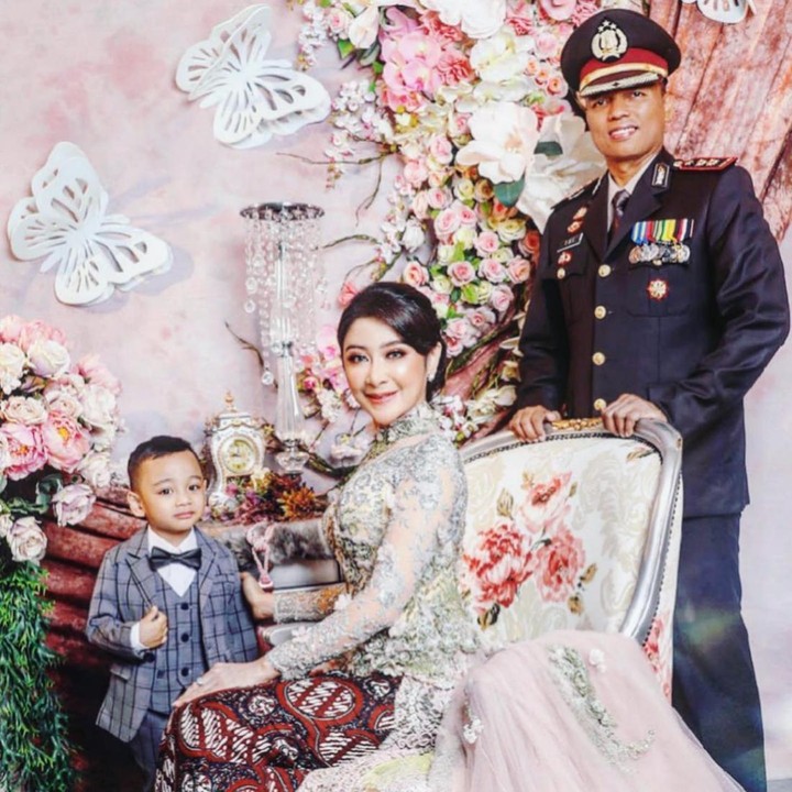 <p>Dari pernikahan tersebut, Uut Permatasari dan Tri Goffarudin Pulungan dikaruniai seorang putra bernama Rafif Athallah Pulungan pada 28 Juli 2016. (Foto: Instagram @uutpermatasari)</p>