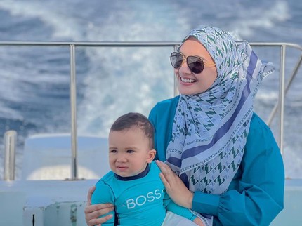 7 Potret Liburan Zaskia Sungkar di Bali, Happy Ajak Ukkasya ke Kebun Binatang