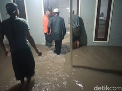 Luapan Sungai Akibat Hujan Deras Banjiri 4 Desa di Jember