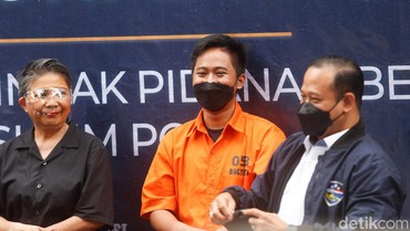 img-title Penampakan Doni Salmanan Pakai Baju Tahanan, Minta Keringanan Hukuman
