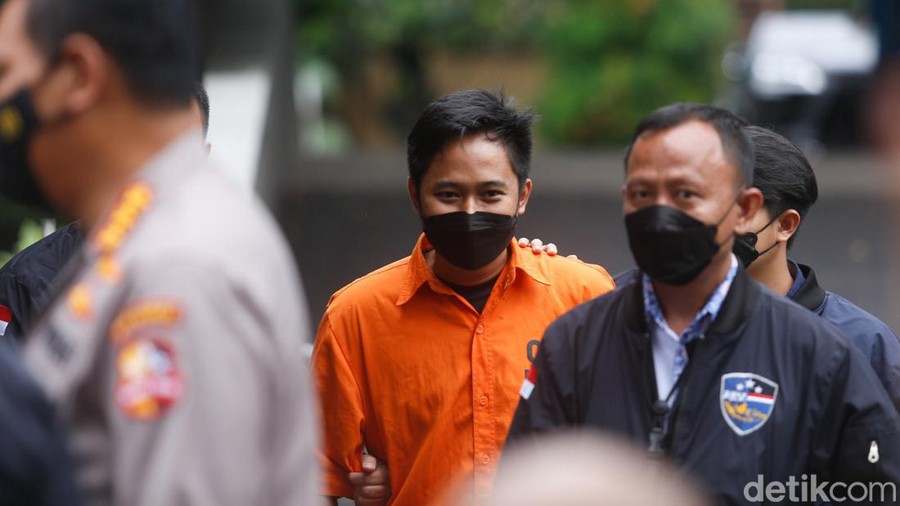 Doni Salmanan saat dirilis oleh Polisi di Mabes.