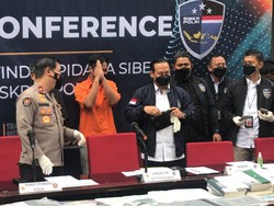 Beda Sikap Indra Kenz dan Doni Salmanan saat Berbaju Tahanan