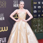 Bak Putri Disney, Ini Deretan Gaya Elegan Elle Fanning di Red Carpet