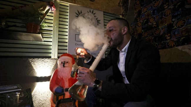 FOTO: Menengok Kafe Ganja Medis di Israel