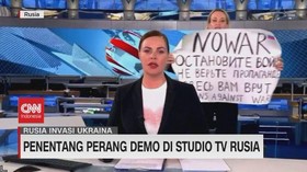 VIDEO: Penentang Perang Demo di Studio TV Rusia