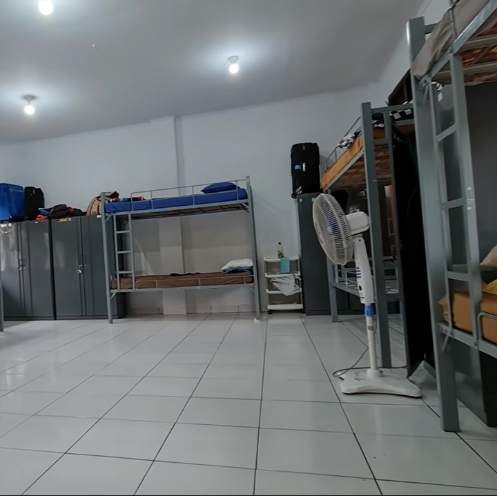 <p>Bunda tertarik mendaftarkan anak-anak untuk menuntut ilmu di pesantren ini? Bagaimana pendapat Bunda? (Foto: YouTube Alman Mulyana)</p>