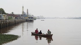 FOTO: Pontianak Mulai Berselimut Kabut Asap