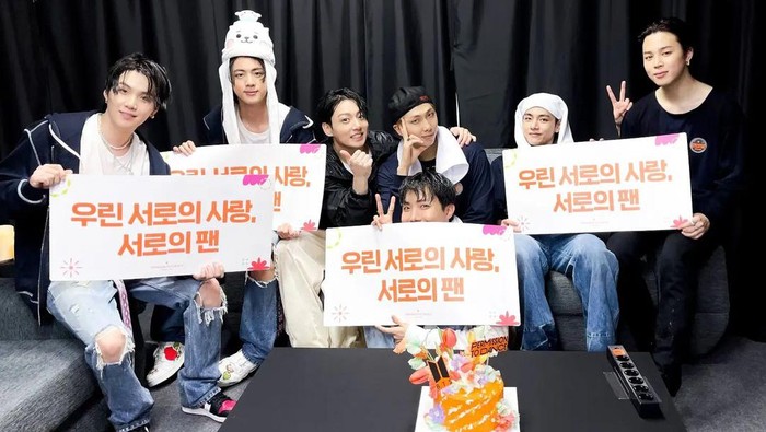 Tampil All Out, Intip Outfit yang dikenakan Para ARMY Saat Menonton Konser PTD In Seoul!