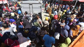 FOTO: Ramai-ramai Warga Uber Minyak Goreng Murah