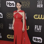 Potret Selebriti Tampil Glamor di Red Carpet Critics Choice Awards 2022