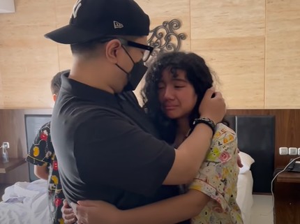 Bikin Haru, 7 Potret Anak-anak Sheila Marcia Berpisah dengan Ayah Sambung