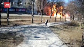 VIDEO: Rekaman CCTV Menunjukkan Rudal Rusia Hantam Pemukiman Kyiv