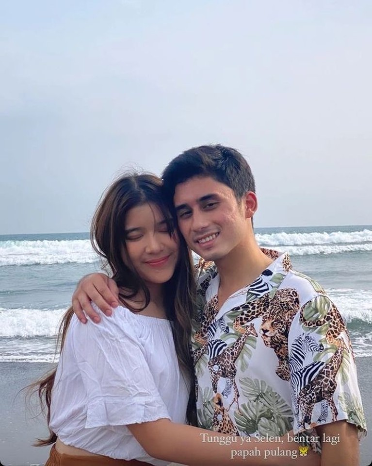 Tiara Andini dan Alshad Ahmad Tiara Andini dan Alshad, sepupunya Raffi Ahmad dikabarkan menjalin asmara. Yuk, intip kebersaman mereka!