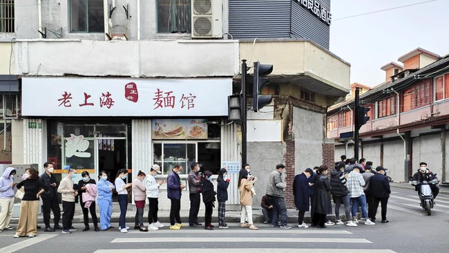 China disebut menemukan sub varian baru Covid-19 Omicron yakni BA.1.1. yang telah menginfeksi warga di Kota Suzhou.