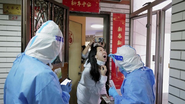 China telah mencabut persyaratan tes PCR Covid-19 bagi pengunjung dari sejumlah wilayah di Amerika Serikat dan memangkas masa karantina.