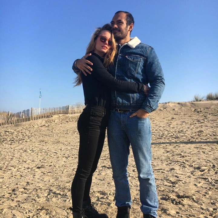 <p>Semoga rumah tangga Ario Bayu dan Valentine selalu akur dan romantis ya, Bunda. (Foto: Instagram: @bayu_ario)</p>