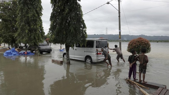 Potensi hujan lebat disertai kilat dan angin kencang bakal terjadi di wilayah Provinsi Aceh, Jambi, Lampung, Sumatera Selatan, Banten, DKI Jakarta dan lainnya.