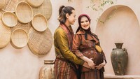 7 Potret Maternity Shoot Cut Meyriska Hamil Anak Kedua, Kompak Bareng Suami dan Anak