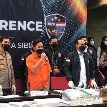 Doni Salmanan Bertingkah Aneh Saat Jumpa Pers, Isyarat Tak Waras?