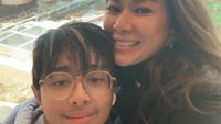 <p>Meski sudah remaja, Nagara masih terlihat sangat dekat dengan Ibunda. Donna Latief dan putranya seperti tak pernah bisa dipisahkan, Bunda. (Foto: Instagram @donna.latief)</p>