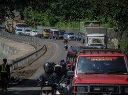 Imbas Jalan Tomo Ambles, Cirebon-Bandung Dialihkan Situasional